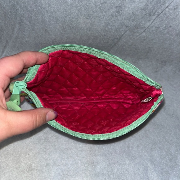 Set of 4 Vera Bradley bags with a variety of sizes - Picture 6 of 16